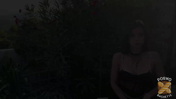 Mia rencontre Pam et ses deux copains à grosse bite