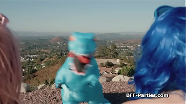 Sexy rangers having orgasm while sharing dick