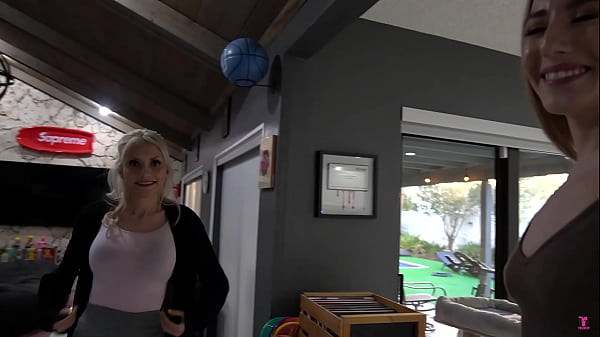 Double Blonde Babe Threesome and Facial