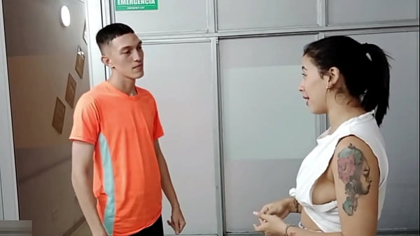 Mi entrenador personal va a mi apartamento y me folla duro! HISTORIA COMPLETA