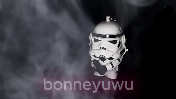 Bonneyuwu – 7:11 STAR WARS Leia en la cama fumando un cigarro