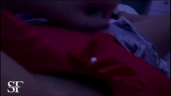 hoy vi a mi padrastro desnudo y medieron ganas de masturbarme despues de llegar de la fiesta