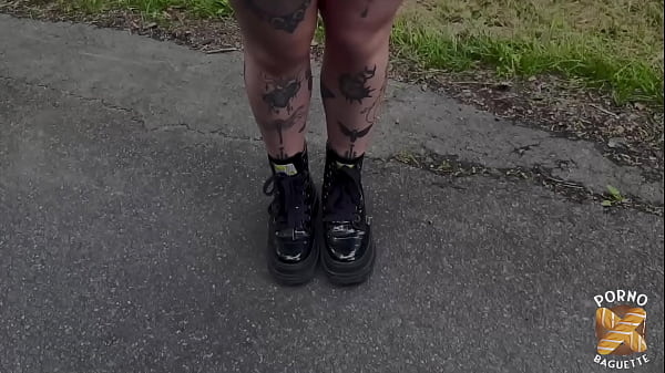 Trixy, rouquine sulfureuse, toujours en manque de bites !