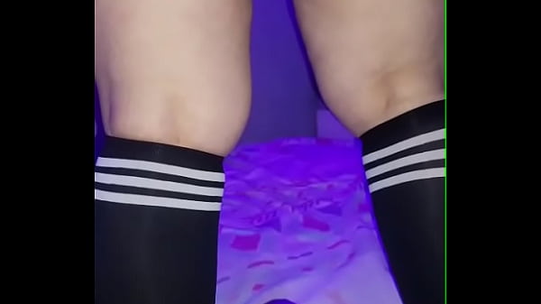 Culona blanca puta amateur sabe saltar en la verga