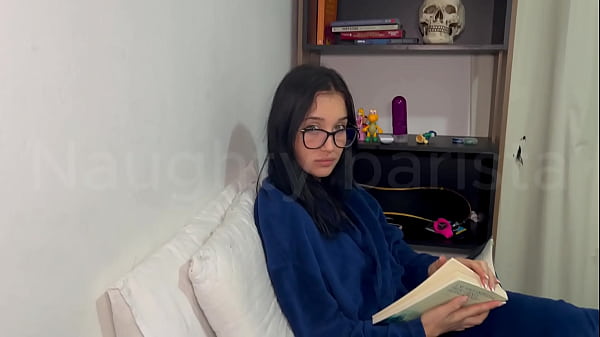 Putinha com frio pra dar a buceta botei pra fazer chupeta