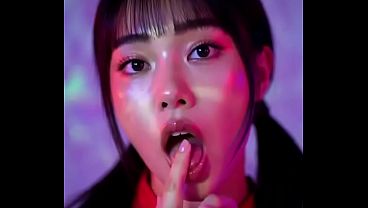 Sexy cosplay de Milk se chupa el dedo